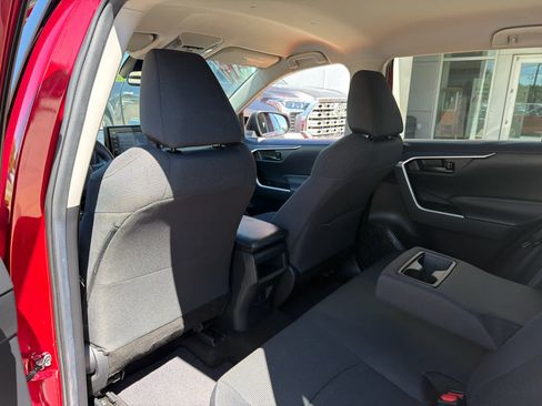 Used 2019 Toyota RAV4 LE FWD image 29