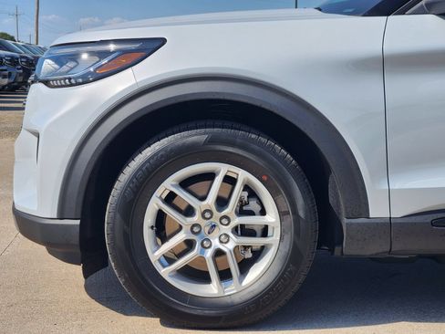 New 2026 Ford Explorer Active RWD image 9