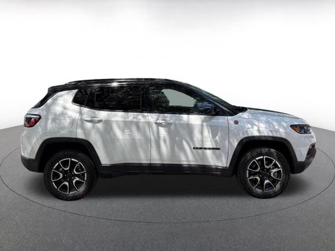 Used 2025 Jeep Compass Trailhawk AWD/4WD image 8