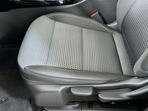 Used 2024 Chevrolet Trax LT w/ Sunroof Package image 19