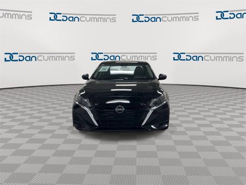 Used 2024 Nissan Altima 2.5 SV image 3