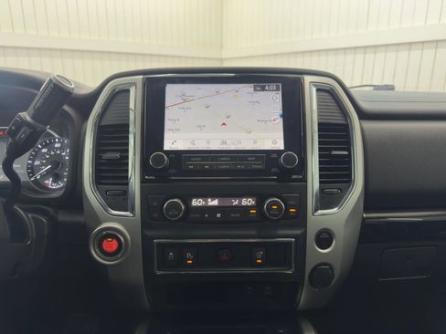 Used 2021 Nissan Titan SV w/ SV Convenience Package image 18