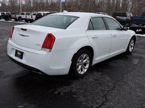 Used 2016 Chrysler 300 Limited image 30