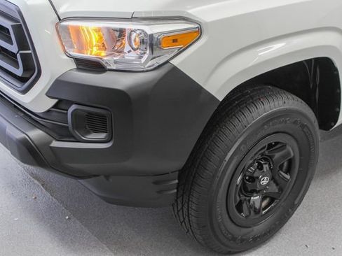 Used 2022 Toyota Tacoma SR AWD/4WD image 5