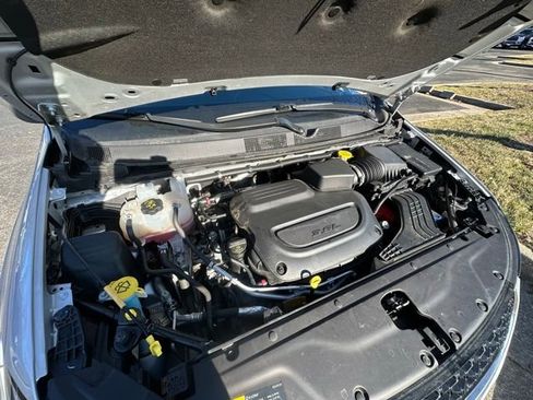 Used 2024 Chrysler Pacifica Touring-L image 15