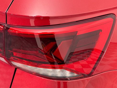 Used 2022 Volkswagen Taos SE image 33