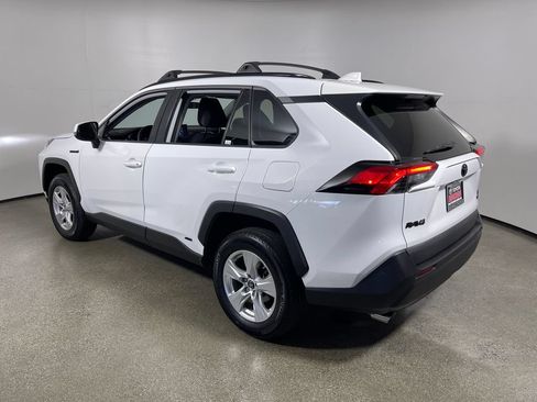 Used 2021 Toyota RAV4 LE AWD/4WD image 5