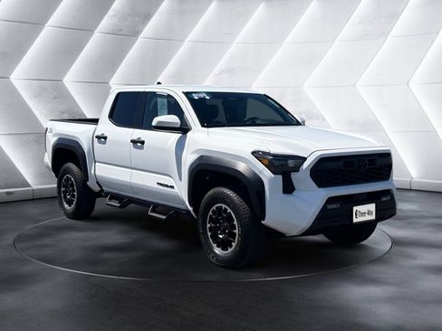Used 2025 Toyota Tacoma TRD Off-Road AWD/4WD image 7