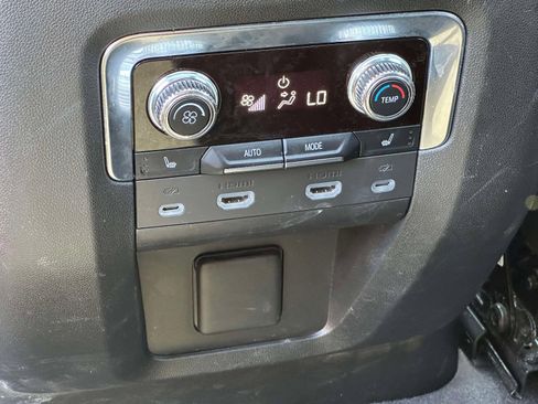 Used 2022 GMC Yukon Denali w/ Denali Ultimate Package AWD/4WD image 13