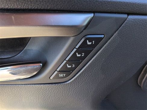 Used 2022 Lexus RX 450hL Luxury image 16