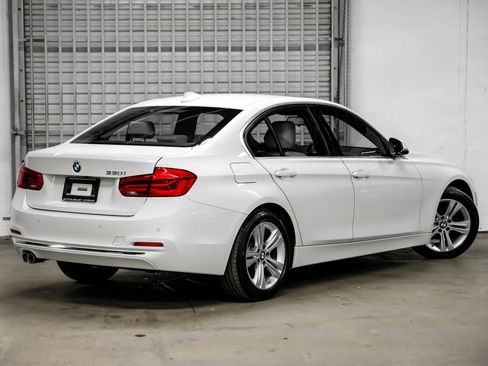 Used 2017 BMW 330i Sedan image 9