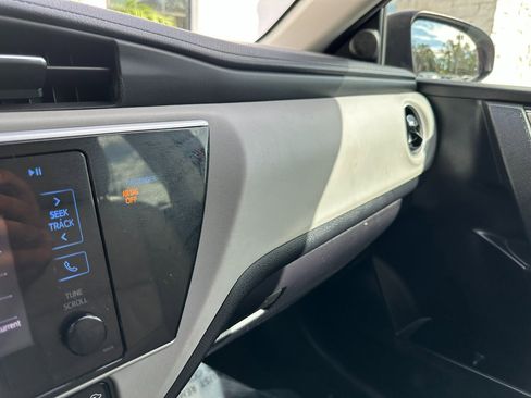 Used 2018 Toyota Corolla LE image 35