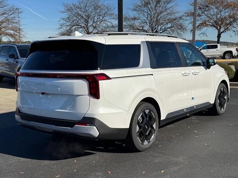 New 2026 Kia Carnival EX image 3