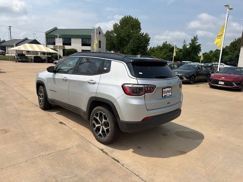 Used 2025 Jeep Compass Limited AWD/4WD image 8