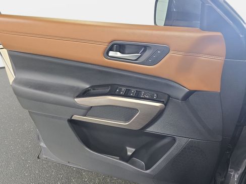 Used 2025 Nissan Pathfinder Platinum FWD image 26