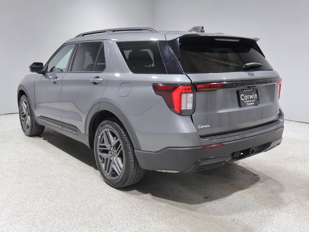 Used 2025 Ford Explorer ST-Line w/ ST-Line Street Pack AWD/4WD image 5