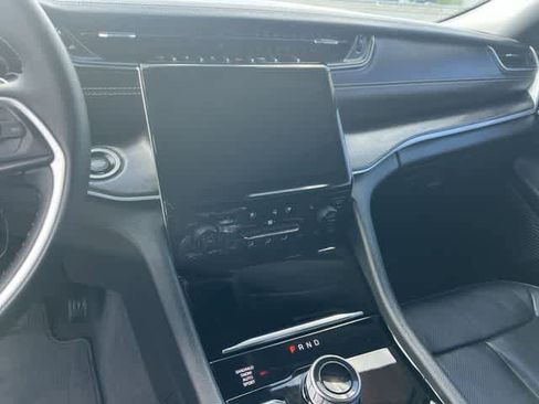 Used 2023 Jeep Grand Cherokee L Limited w/ Luxury Tech Group II image 18