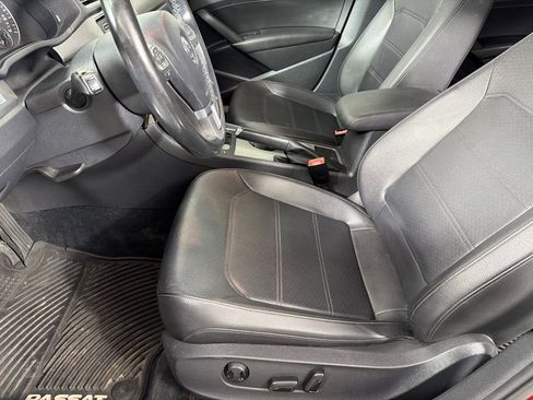 Used 2015 Volkswagen Passat TDI SE FWD image 12