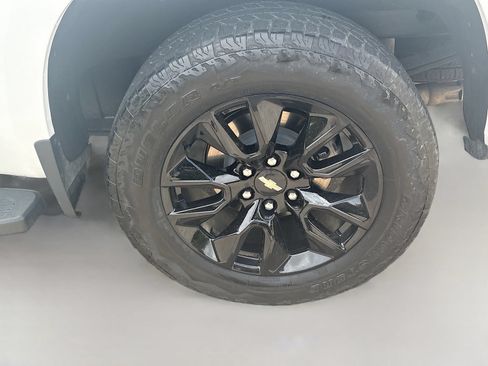 Used 2025 Chevrolet Silverado 1500 LTZ AWD/4WD image 30