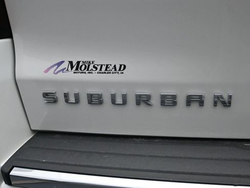 Used 2017 Chevrolet Suburban Premier image 19