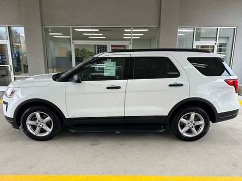 Certified 2019 Ford Explorer FWD image 4