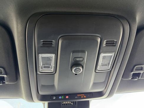 Used 2025 Chevrolet Suburban Z71 AWD/4WD image 13
