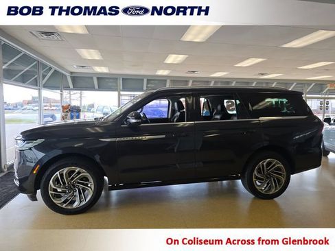 Used 2025 Lincoln Navigator Reserve AWD/4WD image 7