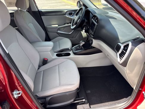 Used 2025 Kia Soul LX FWD image 26