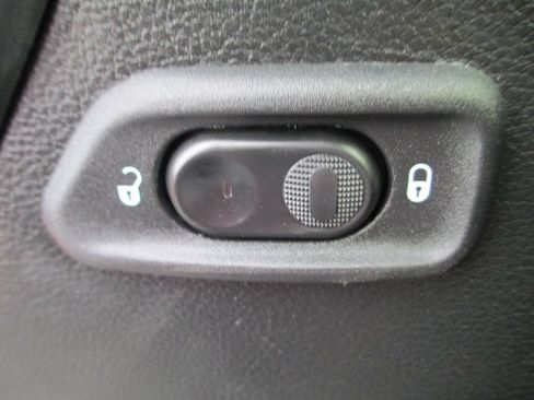 Used 2018 Jeep Wrangler Unlimited Sport S image 18