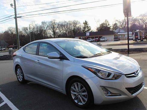Used 2015 Hyundai Elantra SE w/ Option Group 02 image 3
