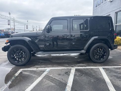 Used 2021 Jeep Wrangler Unlimited Sahara image 2