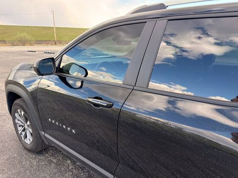 Used 2025 Chevrolet Equinox LT w/ Convenience Package II image 9