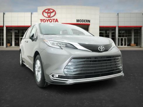 New 2026 Toyota Sienna Limited image 32
