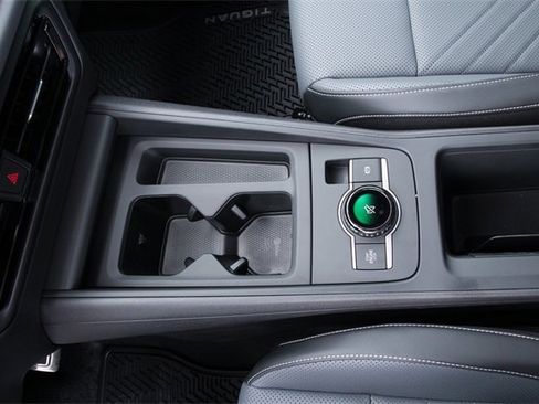 New 2026 Volkswagen Tiguan SE R-Line image 24