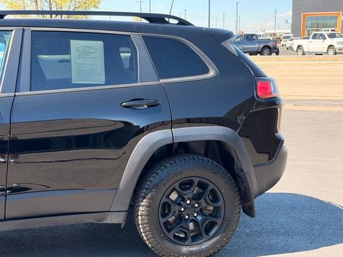 Used 2022 Jeep Cherokee Trailhawk w/ Sun & Sound Group AWD/4WD image 8