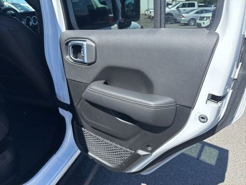Used 2023 Jeep Wrangler Unlimited Sahara w/ Cold Weather Group AWD/4WD image 11