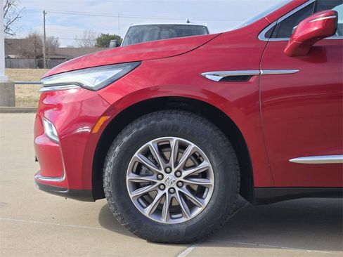 Used 2024 Buick Enclave Premium image 29