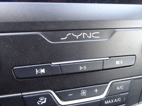 Used 2019 Ford Fusion SE FWD image 15