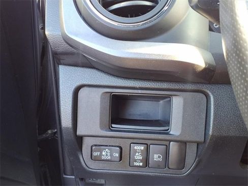 Used 2019 Toyota Tacoma TRD Sport image 14