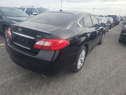 Used 2011 INFINITI M37 w/ Deluxe Touring Pkg image 2