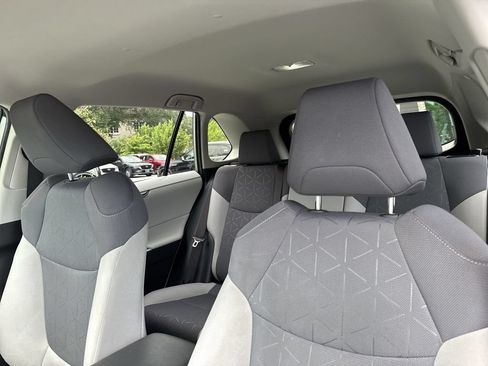Used 2021 Toyota RAV4 XLE FWD image 42