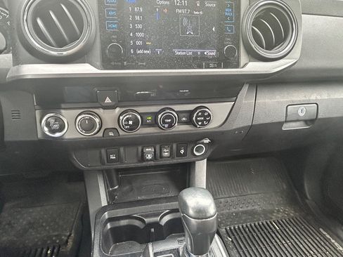 Used 2018 Toyota Tacoma TRD Sport AWD/4WD image 16