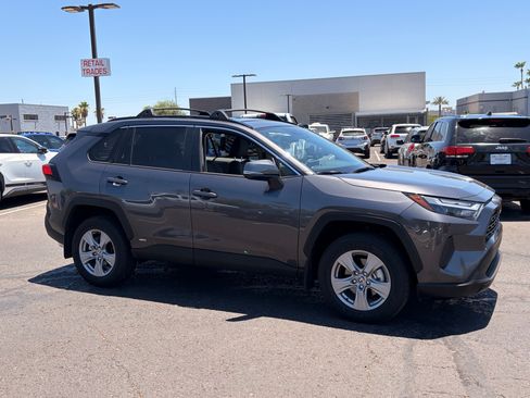 Used 2025 Toyota RAV4 XLE w/ Weather Package AWD/4WD image 7