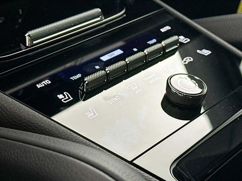 New 2025 Porsche Cayenne Coupe image 20