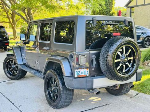 Used 2014 Jeep Wrangler Unlimited Sahara w/ Connectivity Group AWD/4WD image 8
