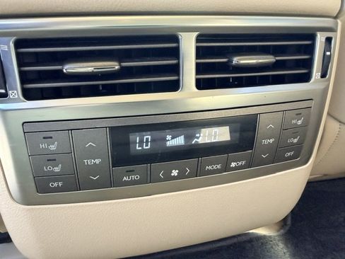 Used 2009 Lexus LX 570 4WD w/ Preferred Accessory Pkg image 16