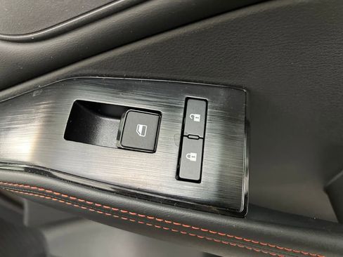 Used 2025 Nissan Rogue SV image 25