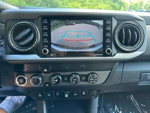 Used 2020 Toyota Tacoma TRD Sport w/ Technology Package AWD/4WD image 35