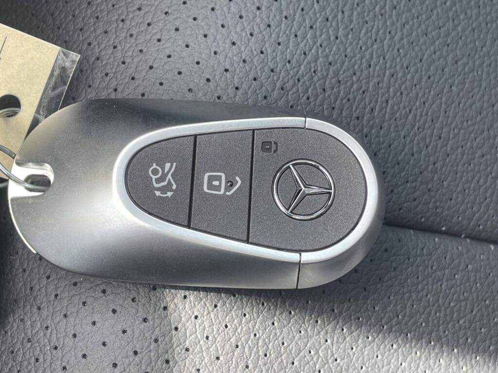 New 2027 Mercedes-Benz CLE 450 4MATIC Coupe image 3