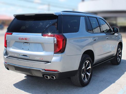 Used 2025 GMC Yukon AT4 AWD/4WD image 3